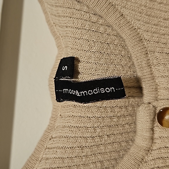 Knit button front tank - Picture 2 of 3